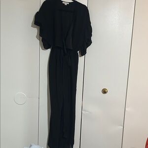 Chic Black Jumpsuit with Flowing Sleeves